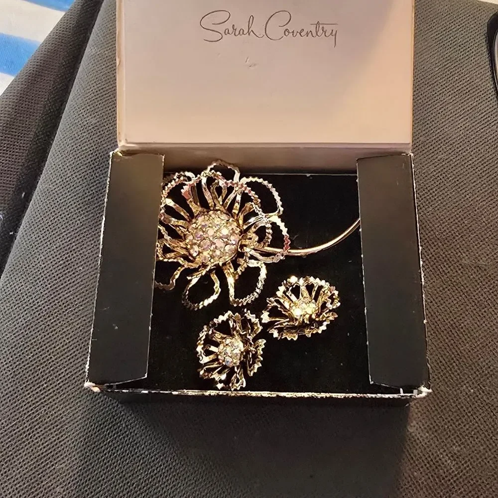 Sarah Coventry Allusion 1968 AB Brooch & Clip Earrings Set w/ Box.